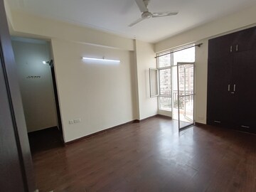 Room in 3.5 BHK Apartment at Nimbus The Hyde park, Sector 78 – for Sale
