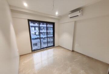 Room in 3 BHK Apartment at Santacruz West – for Rent