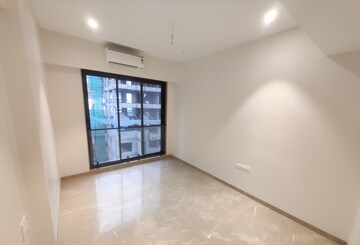 Room in 3 BHK Apartment at Santacruz West – for Rent