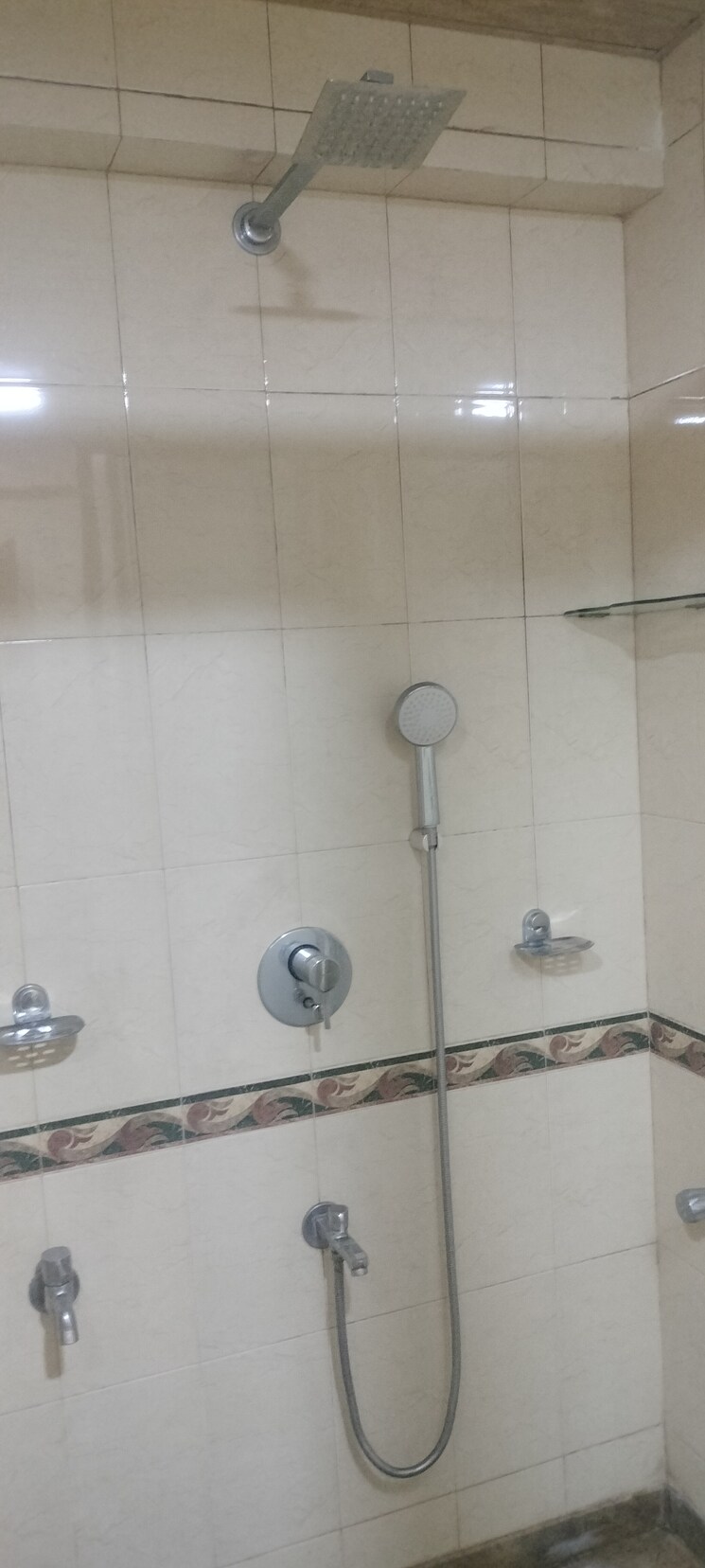 Bathroom, adarsh-nagar-society 1 RK 300 Sq.Ft. Apartment In Worli Mumbai 8936622