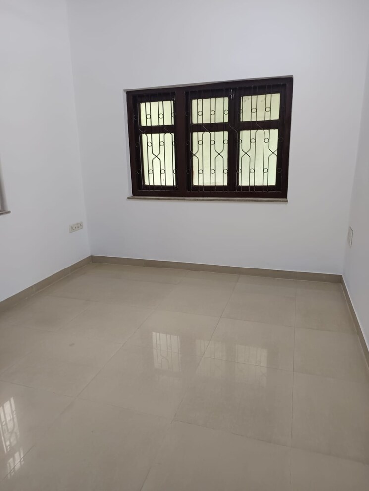 Room, bandra west 2 Bedroom 700 Sq.Ft. Apartment In Bandra West Mumbai 8936666
