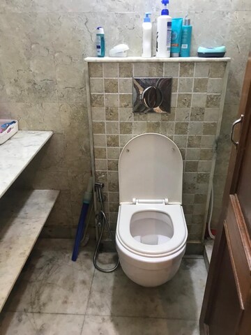Bathroom in 1 BHK Builder Floor at Sector 54 – for Rent