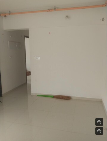 Room in 2 BHK Apartment at Runwal Eirene, Balkum Pada – for Rent