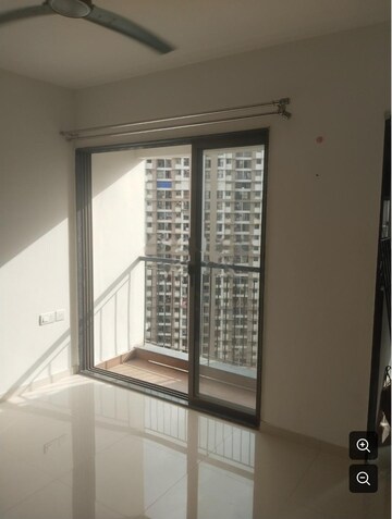 Room in 2 BHK Apartment at Runwal Eirene, Balkum Pada – for Rent