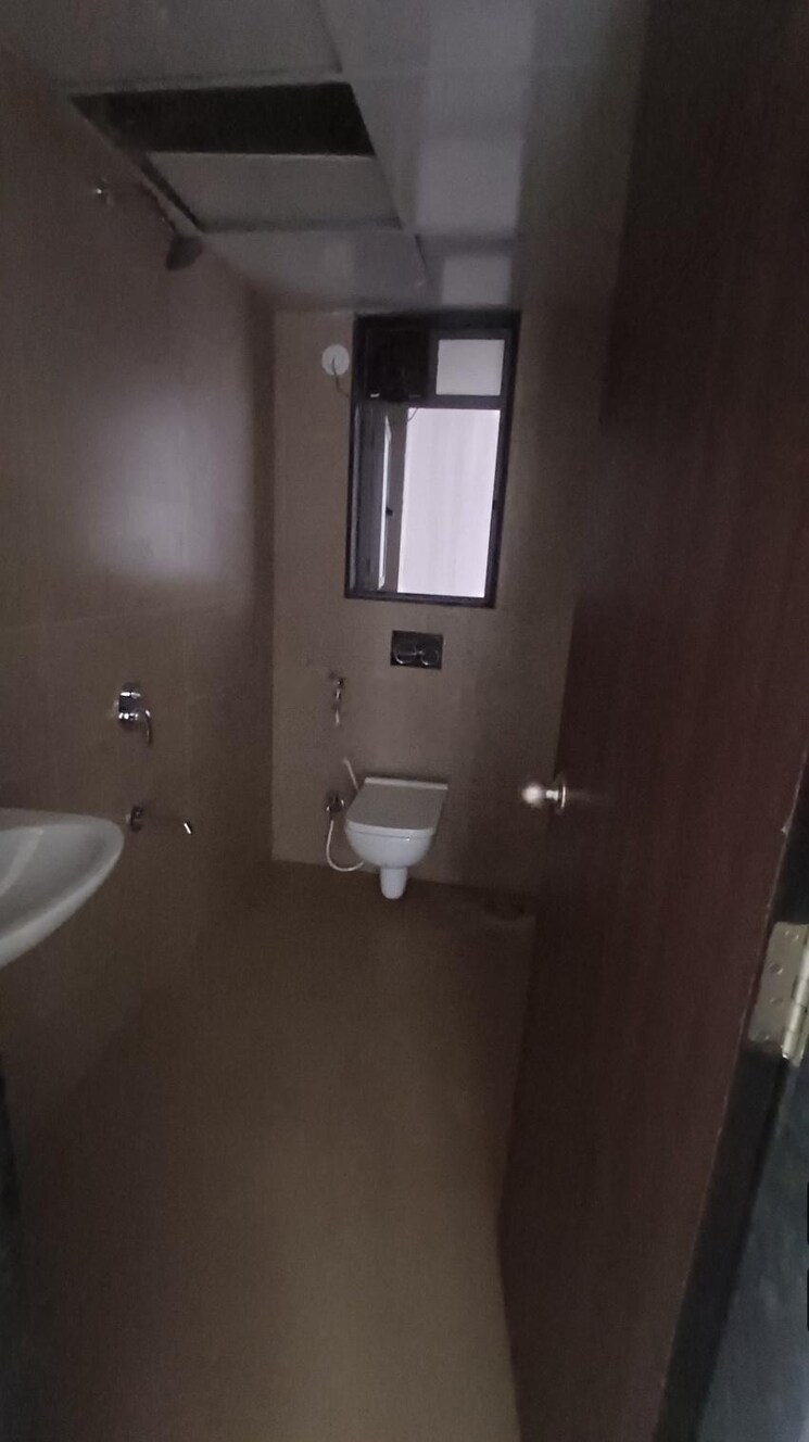 Bathroom, runwal-eirene 2 Bedroom 650 Sq.Ft. Apartment In Balkum Pada Thane 8936645