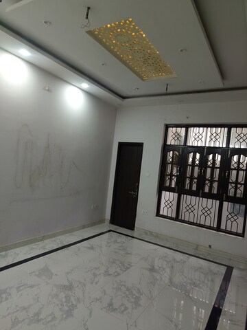 Room in 2 BHK Independent House at Gomti Nagar – for Rent