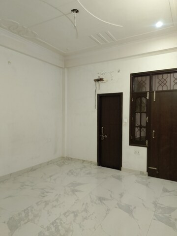 Room in 2 BHK Independent House at Gomti Nagar – for Rent