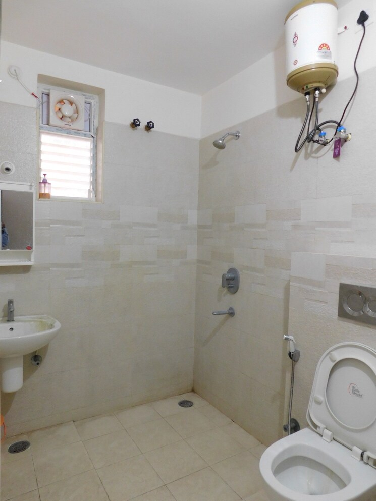 Bathroom, reliance-jubilee 3 Bedroom 1878 Sq.Ft. Apartment In Tolichowki Hyderabad 8936731