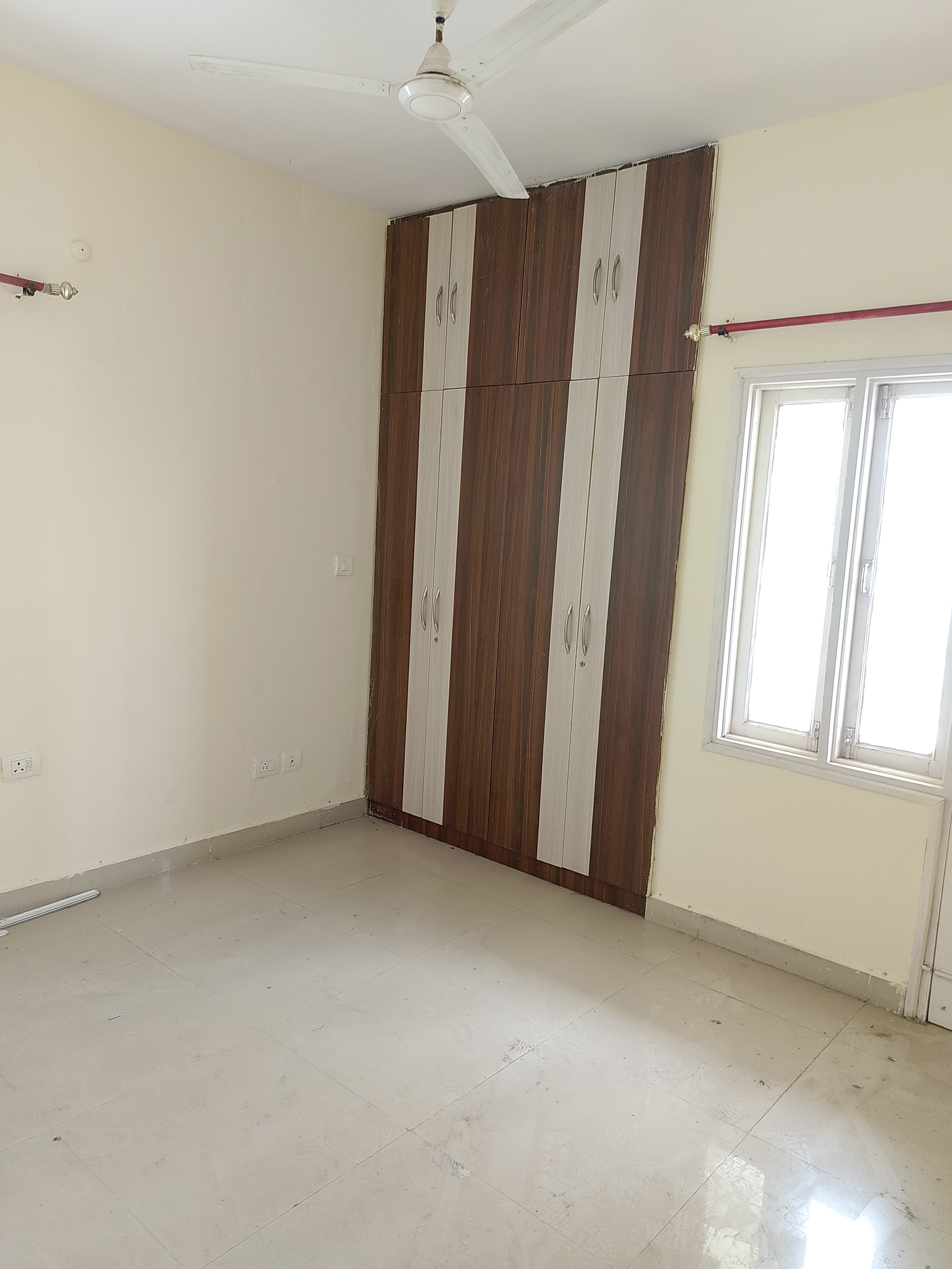 3 BHK + Extra Room Apartment For Rent in Kalptaru Apartment