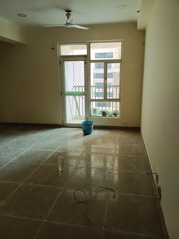Room in 2 BHK Builder Floor at Sector 16b Greater Noida – for Sale