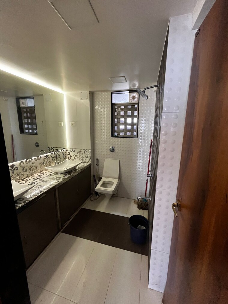 Attached Bathroom, kamala-new-apsara 3 Bedroom 1220 Sq.Ft. Apartment In Khar West Mumbai 8936790