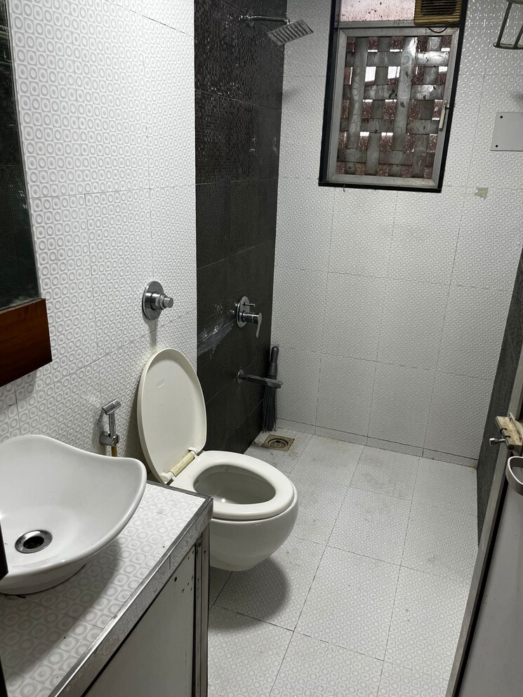 Bathroom, kamala-new-apsara 3 Bedroom 1220 Sq.Ft. Apartment In Khar West Mumbai 8936790