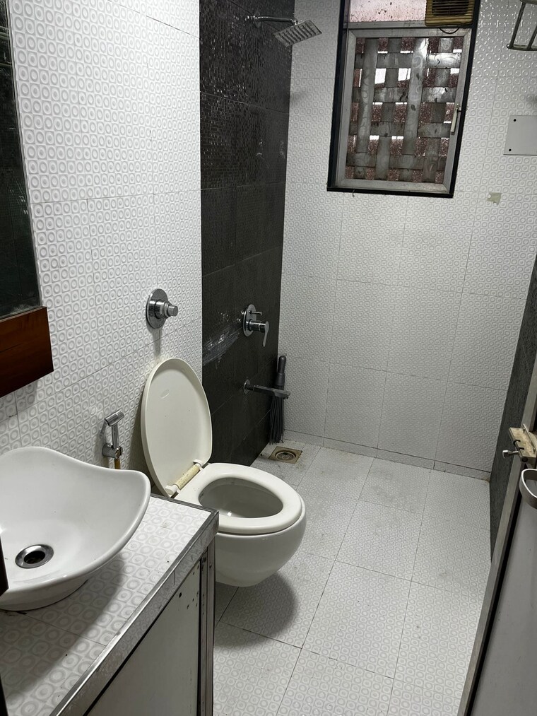 Bathroom, kamala-new-apsara 3 Bedroom 1220 Sq.Ft. Apartment In Khar West Mumbai 8936790