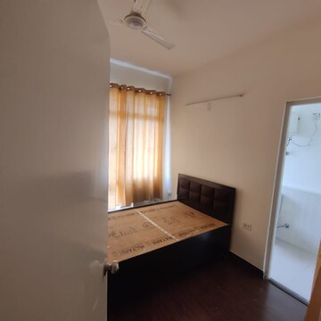 Room in 4 BHK Apartment at Jaypee Greens Wish Town Klassic, Sector 134 – for Rent