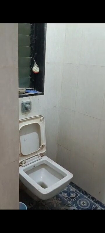 Furnished Amenities in 1 BHK Apartment at Shree Sai Complex, Prabhadevi – for Rent