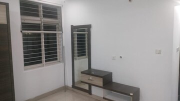 Room in 3 BHK Apartment at Alekhya Raindrops, Kondapur – for Rent