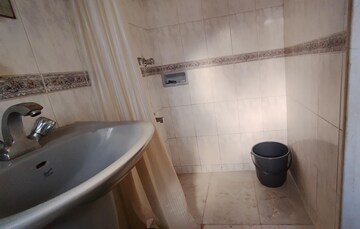 Bathroom in 1 BHK Apartment at Bandra West – for Rent