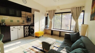 Bedroom in 1 BHK Apartment at Bandra West – for Rent