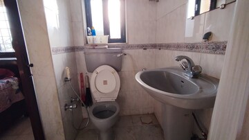 Bathroom in 1 BHK Apartment at Bandra West – for Rent