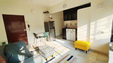Team Area in 1 BHK Apartment at Bandra West – for Rent
