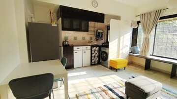 Team Area in 1 BHK Apartment at Bandra West – for Rent