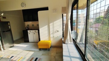 Team Area in 1 BHK Apartment at Bandra West – for Rent