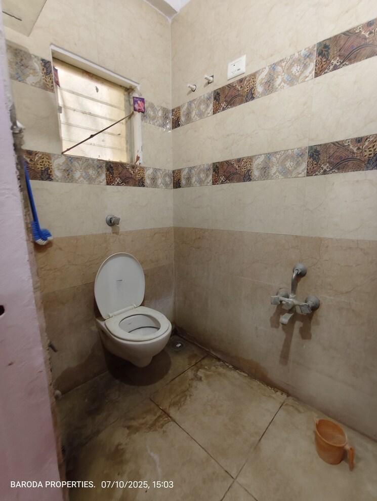 Bathroom, undera 1 Bedroom 1000 Sq.Ft. Apartment In Undera Vadodara 8937041
