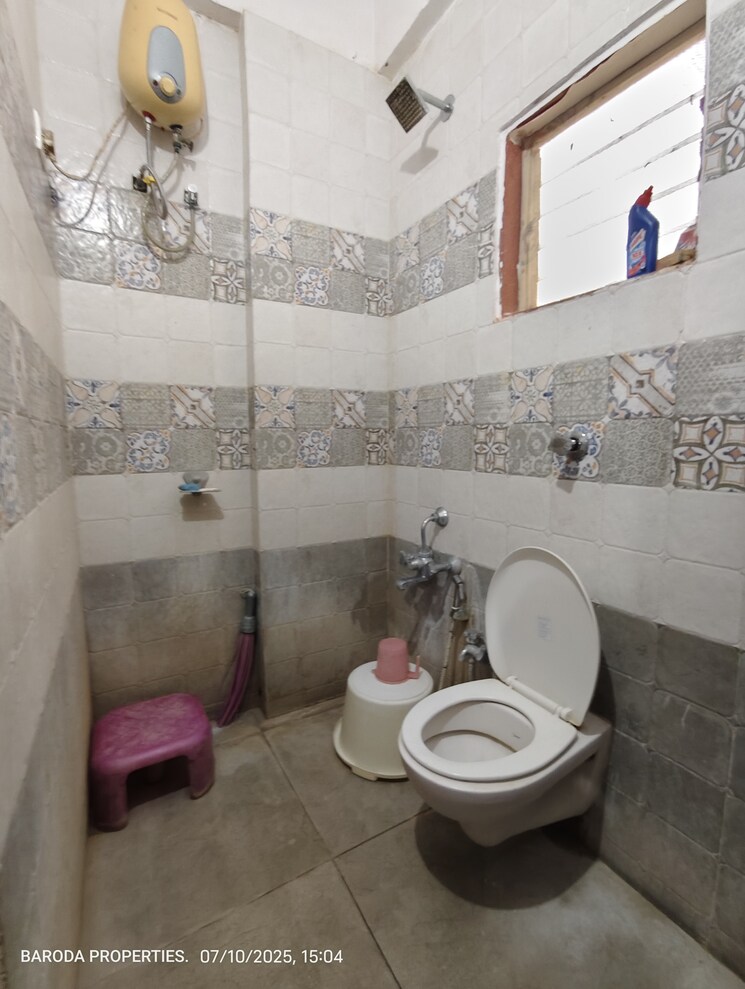 Bathroom, undera 1 Bedroom 1000 Sq.Ft. Apartment In Undera Vadodara 8937041
