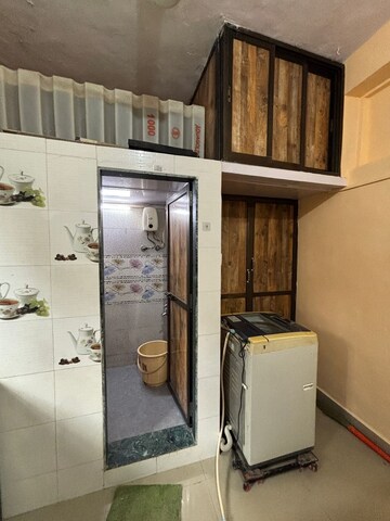  1 RK Apartment at Khar West – for Rent