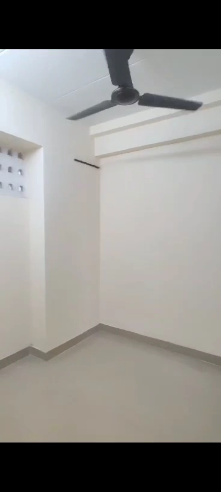 1 BHK + Pooja Room Apartment For Rent in Shreeniwas Tower