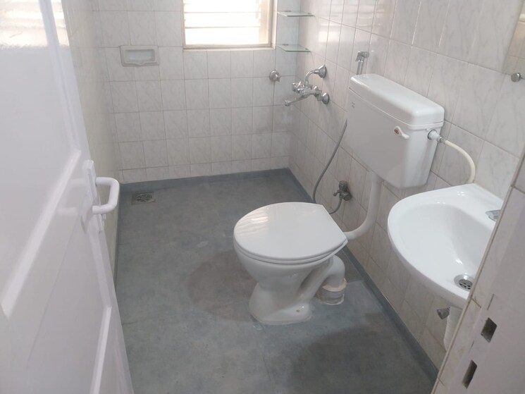 Bathroom, k-raheja-vihar 2 Bedroom 1025 Sq.Ft. Apartment In Powai Mumbai 8937054