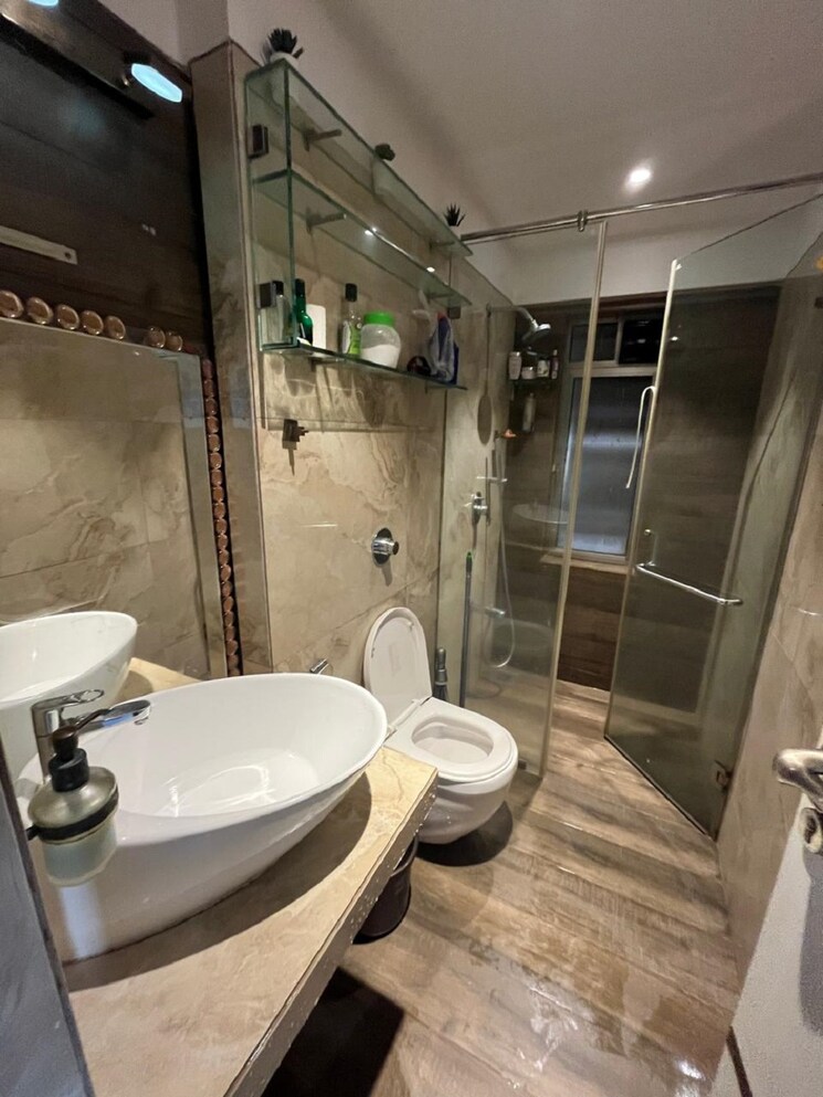 Bathroom, khar west 2 Bedroom 750 Sq.Ft. Apartment In Khar West Mumbai 8937094