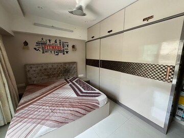 Bedroom in 2 BHK Apartment at Khar West – for Rent