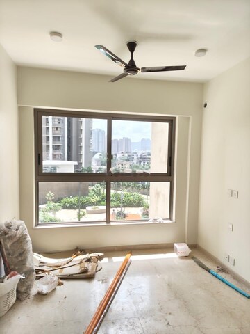Furnished Amenities in 2 BHK Apartment at Kalpataru Paramount, Kapur Bawdi – for Rent