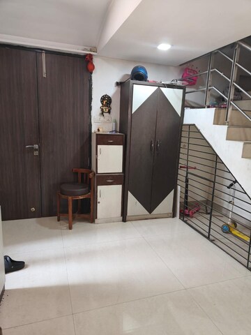 Room in 5 BHK Apartment at Kharghar – for Sale