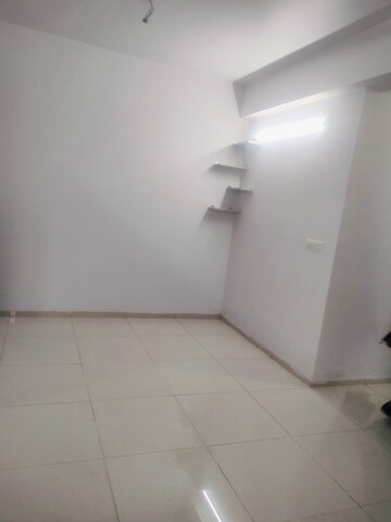 Room in 2 BHK Apartment at BPTP Discovery Park, Sector 80 – for Rent