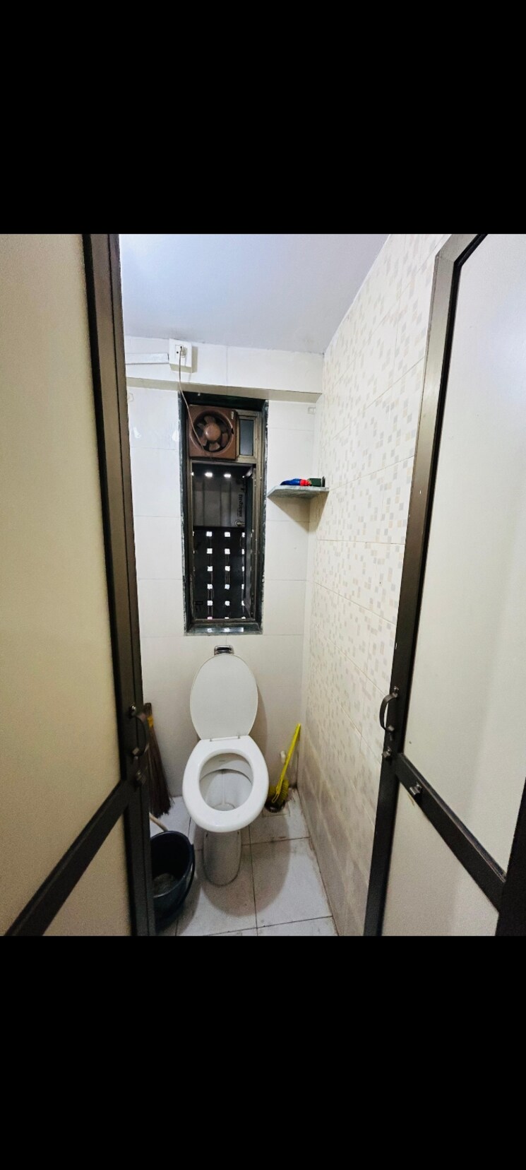 Bathroom, manav-mandir 2 Bedroom 1000 Sq.Ft. Apartment In Worli Mumbai 8937202