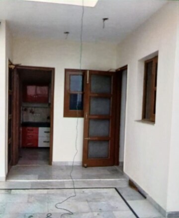 Room in 2 BHK Builder Floor at Sector 80 – for Rent