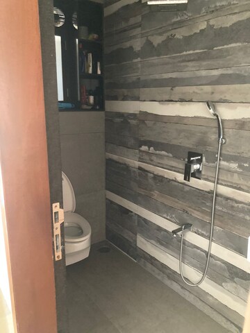 Furnished Amenities in 2.5 BHK Apartment at Parshwanath Gardens, Matunga – for Sale