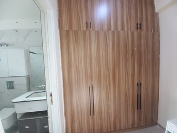 Furnished Amenities in 3 BHK Apartment at Madhapur – for Rent