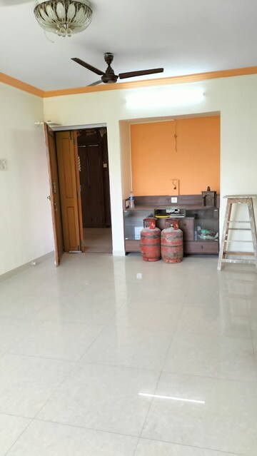 Room in 1 BHK Apartment at Arpan Darpan CHS, Goregaon East – for Rent