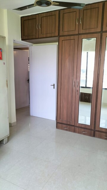 Room in 1 BHK Apartment at Arpan Darpan CHS, Goregaon East – for Rent