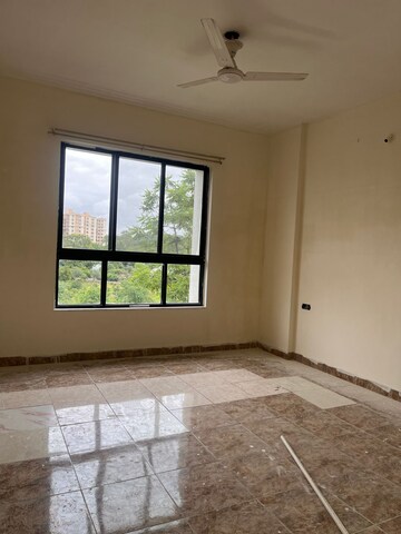 Room in 3 BHK Apartment at Kolte Maestros, Wanowrie – for Rent