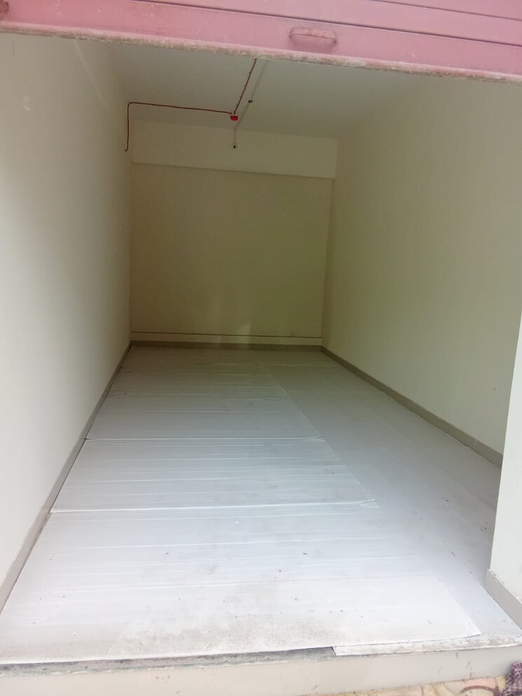 Room, andheri west Commercial Shop 275 Sq.Ft. In Andheri West Mumbai 8937293