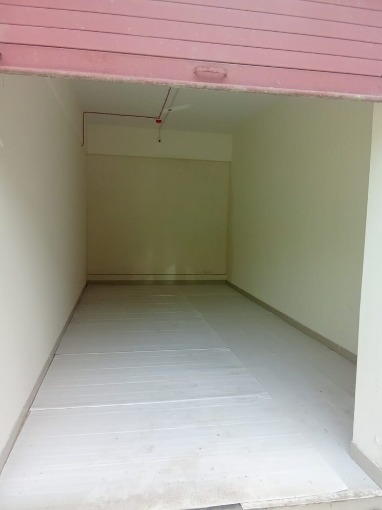 Room, andheri west Commercial Shop 275 Sq.Ft. In Andheri West Mumbai 8937293