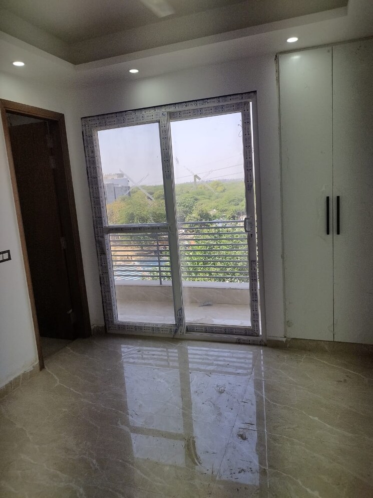 Room, freedom fighters enclave 3 Bedroom 1200 Sq.Ft. Builder Floor In Freedom Fighters Enclave Delhi 8937359