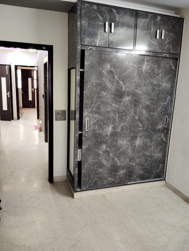 Room, rohini sector 11 3 Bedroom 1300 Sq.Ft. Builder Floor In Rohini Sector 11 Delhi 8937352