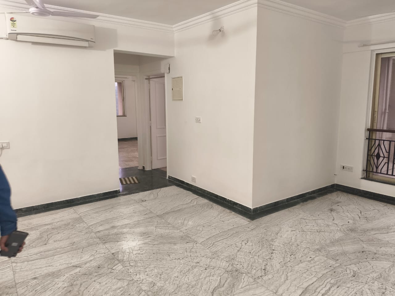 2 BHK Apartment For Rent in Hiranandani Gardens Glen Height