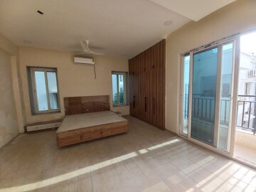 Room in 3 BHK Apartment at Madhapur – for Rent