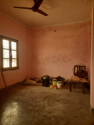 Room in 3 BHK Independent House at Raebareli Road – for Sale